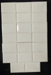 Vinte azulejos bisotê esmaltados na cor branca. Medindo: 12 x 18 cm. No estado.