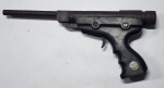 Antiga pistola de chumbinho marca Urko, decorativa em ferro é plástico rígido, medindo 16 cm de altura por 35 de comprimento.