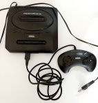 Video Game Mega Drive Sega com controle funcionando.