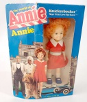 Boneca Annie - A pequena órfã série de 1982, na caixa original super novinha. Mede aproximadamente 15 cm de altura.