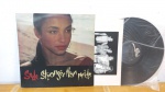 VINIL: SADE, STRONGES THAN PRIDE  . LP EM BOM ESTADO, CAPA COM DESGASTES DE USO.