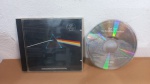 CD  PINK FLOYD THE DARK SIDE OF THE MOON** BOM ESTADO. SINAIS DE USO E TEMPO NA CAPA, MAS NADA GRITANTE