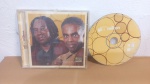 CD  GILBERTO GIL E MILTON NASCIMENTO **SINAIS DE USO E TEMPO NA CAPA, MAS NADA GRITANTE