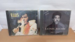 DOIS CDs: LIONEL RICHTIE /  ELVIS PRESLEY  * SINAIS DE USO E TEMPO NA CAPA, MAS NADA GRITANTE