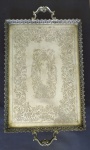 PRATA - Belo e grande tabuleiro em Prata de Lei  fundo com gravação florida  Galeria vazada com flor