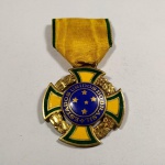 MILITARIA (14RB) - MEDALHA de GUERRA - Segunda Guerra Mundial. A Medalha de Guerra é uma condecoração concedida aos militares brasileiros, de nações aliadas, ou civis que tenham prestado serviços relevantes em tempos de guerra ou em missões especiais do governo. Foi criada pelo Decreto-Lei nº 6.795, de 17 de agosto de 1944