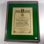 MILITARIA (11) - DIPLOMA da AERONÁUTICA (Primeira Jornada do Serviço de Saúde da Aeronáutica), datado de 1951. Devidamente enquadrado e sem a medalha. A moldura mede aprox. 41,5 x 34 centímetros.