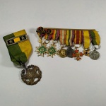 MILITARIA (14) - MEDALHA de tempo de serviço + Barreta com Miniaturas diversas.