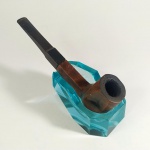 S13 - CACHIMBO RETO QUADRADO DR. MAX - LONDON - FABRICADO NA INGLATERRA, BOM ESTADO, USADO. Atenção: O SUPORTE NÃO ACOMPANHA O LOTE.