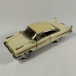 Franklin Mint Precision Models PLYMOUNT FURY 1957 cor Bege - Escala 1:43. Necessita uma melhor higienização. Ausência do espelho retrovisor do lado direito e dos dois acabamentos do rabo de peixe.