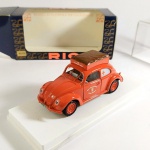 FUSCA - VOLKSWAGEN AMBULANCE BAD ROTES KREUZ - 1947 - marca RIO fabricado na Itália, no blister e embalagem originais. Escala 1:43. Modelo de colecionador em metal com peças plásticas. Referência SL030.