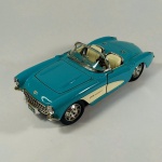 CHEVROLET CORVETTE 1957 conversível - marca Bburago, escala 1:24. Necessita uma melhor higienização. As portas não estão fechando adequadamente.