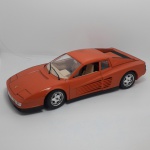 BURAGO, Ferrari Testarossa 1984, escala 1/18, vermelha, completa, rodas giram, direção funcionando.