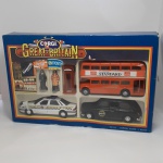 CORGI, caixa GREAT BRITAIN, contendo ônibus, carro de policia, taxi,  cabine telefônica, policial e guarda real, Mattel, 1991, medida da caixa, 19 x 29 cm.