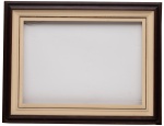 Moldura medindo na parte externa 102 cm x 132 cm. Na parte interna: 70 cm x 100 cm.
