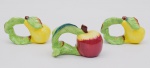 3 Porta guardanapos em porcelana europeia VILLEROY & BOCH no formato de maçã e pera. Medidas: 10 cm x 5 cm. Altura: 7 cm.