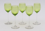 Conjunto de 5 taças em cristal francês St. Louis na cor verde. Altura: 18 cm.