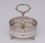 WMF - Base de galheteiro em metal prateado alemão. Marca da manufatura WMF. Diâmetro: 17 cm. Altura: 22 cm.