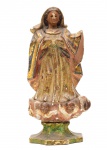 Imagem de Nossa Senhora da Conceição em madeira policromada. Faltam as mãos. Brasil, século XIX. Altura: 20 cm.