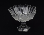 Fruteira em cristal com acabamento em formato de flores foscas ,diâmetro  17 cm, altura 14 cm