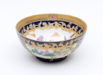 Bowl  em porcelana japonesa Imari, com desenhos pintado  a mão. cenas de caça, tanto na parte interna como externa, ambas com trabalhos  em dourado  . Diâmetro  25 cm , altura  12 cm.