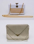 Duas bolsas femininas, sendo uma em acrílico e outra em metal.