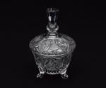 Bomboniere em cristal europeu. Altura: 23,5 cm. Diâmetro: 15 cm.