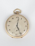 Relógio de bolso OMEGA Tissot, mecânico, em plaque de ouro com 1 tampa e mostrador comum. Funcionando, porém sem garantia futura. Tamanho: 47 mm