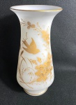 OPALINA-Excepcional vaso em opalina francesa, séc XIX, na cor  branco fosco com decoração e
