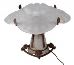 Mau - Riel. França 1900. Elegante luminária de mesa, estilo "art deco". Corpo e cúpula em vi