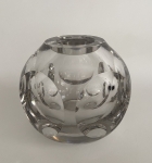 Baccarat. Vaso em cristal Baccarat lapidado. Design Georges Chevalier (1894-1987). Data de criação: