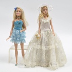 Bonecas Barbie traje anos 50 e traje de noiva, datadas 2013