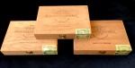 COLECIONISMO - (3) Caixas de charutos ALONSO MENENDEZ,  confeccionada em madeira, medindo:  23 X 16 X 3.5 cm. Conservadas