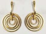 LINDOS BRINCOS EM OURO AMARELO 18K COM E BRILHNATES  EM CIRCUNFERENCIAS COM . 3,5 CM PESO10.33 GR