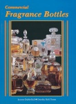 COMMERCIAL FRAGRANCE BOTTLES - JOANNE DUBBS BALL  OBRA DE REFERENCIA. 353 P SCHIFFER PUBLISHINGNOTA: Este é um guia completo para coletar os frascos do passado e do presente usados por perfumistas proeminentes e procurados. Estão incluídas mais de 850 fotos de belas imagens coloridas de frascos de perfume feitos por R. Lalique, Baccarat, J. Viard, Brosse, A. Jollivet, Cristal Nancy, Wheaton, CK Benda e Lucien Guillard. Figural, novidade dimestore e frascos com embalagem original também são mostrados.O livro é ricamente ilustrado com imagens de catálogo e anúncios. Histórias de muitas casas de perfumes e fabricantes de frascos famosos estão incluídas. Um diretório de centenas de perfumistas americanos e europeus de 1870 até o presente, com nomes de milhares de aromas, facilita a datação de um frasco para o colecionador.Aqui estão alguns destaques do Índice:AdrianoElizabeth ArdenBlanchardChanelCotyCristiano DiorEisenbergAnn HavilndLancômeLanvinMolinardPríncipe MatchabelliTussy