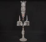 BACCARAT - Circa 1870 - Belíssimo candelabro de cristal francês, base ornada em satinee com representação de figura feminina. Braço para três velas, acompanha ponteiras rosqueáveis, bobeches e 1 manga gravada e recortada. Marca em relevo. Altura total 80 cm.