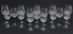 STRAUSS - Conjunto de 16 grandes taças para vinho em fino cristal de 3 tamanhos, sendo: 5 taças de 28,5 x 11 cm, 5 taças de 26 x 10 cm e 6 taças de 24,8 x 9 cm.