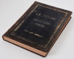 Livro - LA FEMME - Dans de La Peinture Française, XV-XX siècle, por M. Jean Robiquet, Les Editions Nationales - Paris 1938. Contém 20 páginas com reproduções coloridas e preto e branco, picadas de parasita na contra capa e em algumas folhas, capa dura revestida de veludo. Medida 39 x 30 cm.