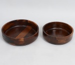 Jean Dobré (Tropic-Art) - Par de bowls / fruteiras executadas em madeira maciça torneada. Brasil, c. 1960. 6 x 32 cm e 6 x 24 cm.