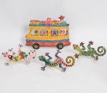 Arte popular - conjunto de peças em metal decorado, salamandras medida 20 x 12 cm e tap tap, medida 30 x 22 cm.