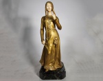 THEOPHILE FRANCOIS SOMME (1871-1952) - Dama de tranças - Escultura Art Deco em bronze dourado com rostos e mãos em marfim. Med. 36 x 14 x 14 cm. Ass. na peça Somme.