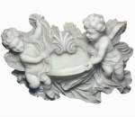 Porta água benta em pó de mármore, formato de anjos, rico em detalhes, medindo 21 cm.