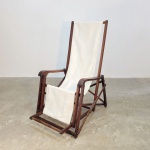 Lúcio Costa - Espetacular cadeira / espreguiçadeira, executada em madeira nobre maciça. Tapeçaria no