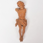Magnifica e rara Imagem de Cristo Crucificado em madeira, ricamente entalhado, obra de um grande Mes