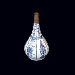 Rara garrafa de porcelana vitrificada chinesa dita Kraak Porselein moldada no formato piriforme e
