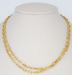 Elegante colar Italiano em ouro 750 ml contrastado, cinzelado com elos entrelaçados - med. 41 cm (fechado) - peso aproximado - 32, 5 gr