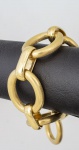 Elegante pulseira Italiana em ouro 750 ml contrastado com elos entrelaçados em ouro escovado - med. 2,5x21,5 cm - peso aproximado - 62 gr (dois elos com pequena mossa)