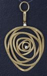 Lisht - Elegante pingente estilo contemporâneo em ouro 750 ml contrastado com dois pequenos brilhantes - med. 4,5x3 cm - peso aproximado - 4,6 gr