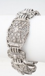 Belíssima pulseira art deco da década de 1930 em prata de lei contrastada teor 935 ml ricamente cinzelada cravejada com doze pequenos diamantes - med. 20x2,5 cm (aberta) - peso aproximado - 36,8 gr