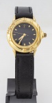 Yves Saint Laurent - Paris - elegante relógio de pulso feminino, caixa com banho de ouro 23 K (Electroplated), mostrador preto pontilhado, movimento quartz - caixa - med. 3x2,7 cm, pulseira  em couro preto, máquina sem garantia de funcionamento (caixa e pulseira com desgastes de uso)